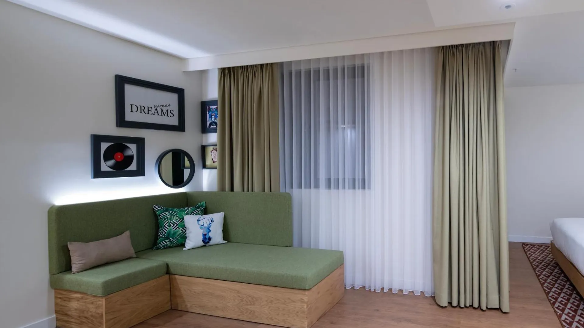 Hotel Hampton By Hilton Istanbul Sirkeci 3*,